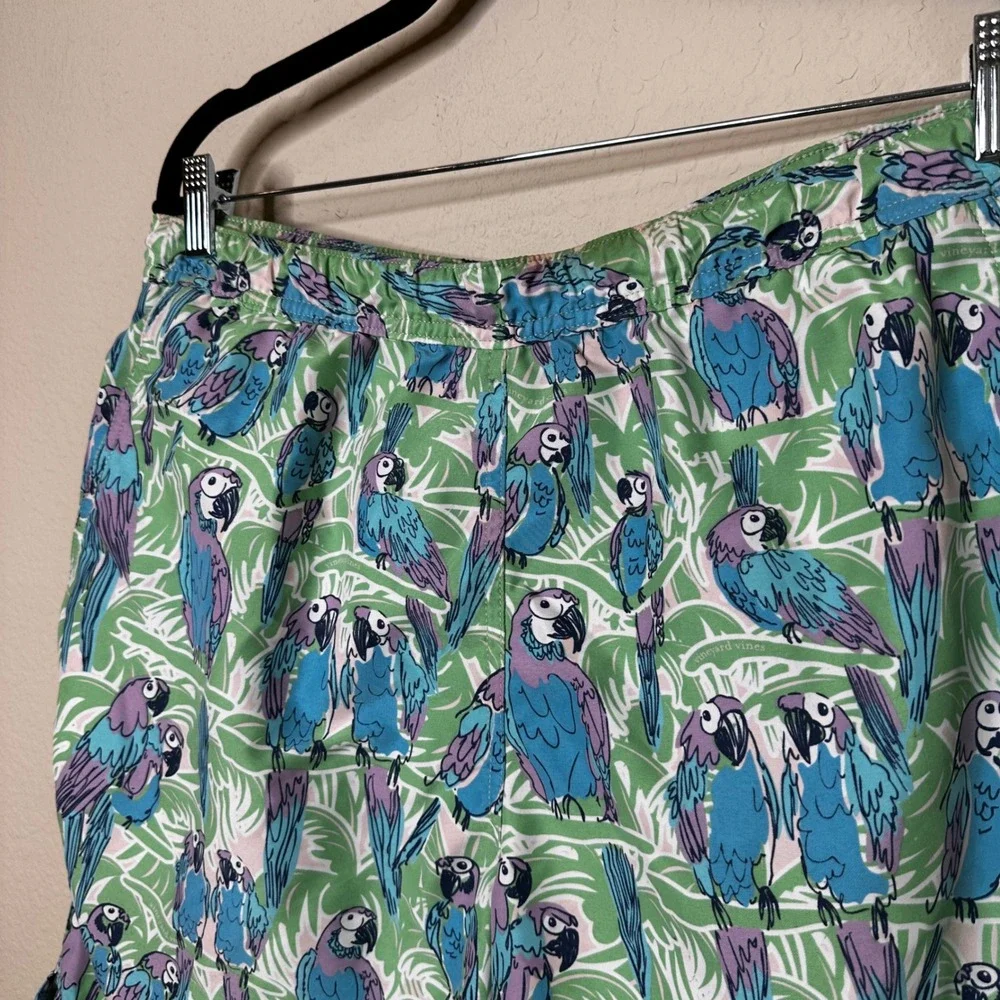 Vineyard Vines AOP Men Parrot Print Swim Trunks Size Med Board Shorts Summer